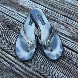 Brighton Alice thong sandals metallic leather wit heart size 7 flip flop shoes